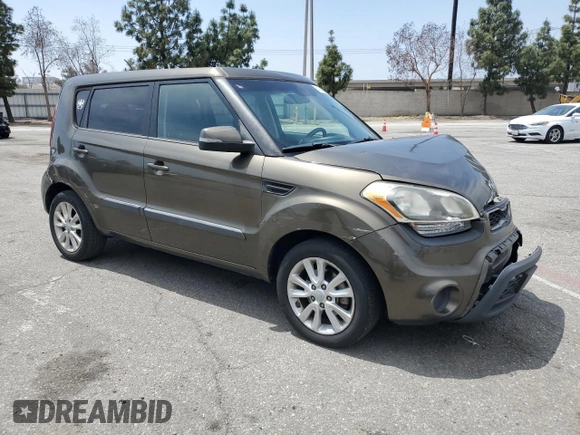2013 Kia Soul + z VIN KNDJT2A62D7532020, wystawiony jako Copart lot #55184065 z przebiegiem 177 074 mil mil oraz Szkoda całkowita • Salvage title. Historia ofert i sprzedaży dostępna na DreamBid. Obrazek 4.