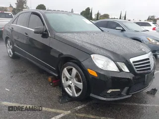 2011 Mercedes-Benz E-Class E 350 Luxury with VIN WDDHF5GB7BA498111, listed as a IAAI auction lot 41581650 with 161,661 mi miles. Bid and sale history available at carsss.com. Image 1.