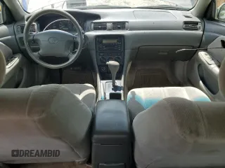 2000 Toyota Camry CE z VIN 4T1BG22K5YU013891, wystawiony jako Copart lot #56693255 z przebiegiem 248 922 mil mil oraz Szkoda całkowita • Salvage title. Historia ofert i sprzedaży dostępna na DreamBid. Obrazek 8.