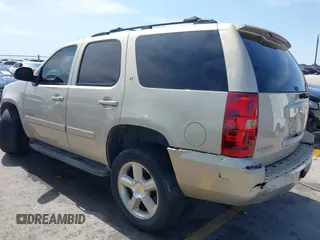 2008 Chevrolet Tahoe 1LT z VIN 1GNFC13008R125999, wystawiony jako IAAI lot #42315423 z przebiegiem 208 200 mil mil oraz . Historia ofert i sprzedaży dostępna na DreamBid. Obrazek 3.