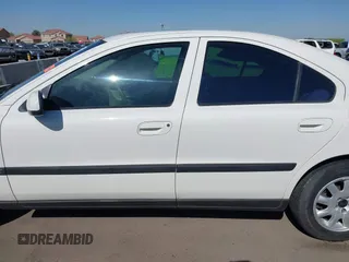 2002 Volvo S60 with VIN YV1RS61RX22155450, listed as a IAAI auction lot 41988229 with 86,115 mi miles. Bid and sale history available at carsss.com. Image 14.
