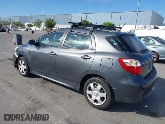 2010 Toyota Matrix z VIN 2T1KU4EE1AC279670, wystawiony jako IAAI lot #42385081 z przebiegiem 207 967 mil mil oraz . Historia ofert i sprzedaży dostępna na DreamBid. Obrazek 3.