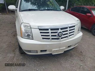 2007 Cadillac Escalade z VIN 1GYFK63827R333227, wystawiony jako IAAI lot #42253138 z przebiegiem 111 592 mil mil oraz . Historia ofert i sprzedaży dostępna na DreamBid. Obrazek 6.