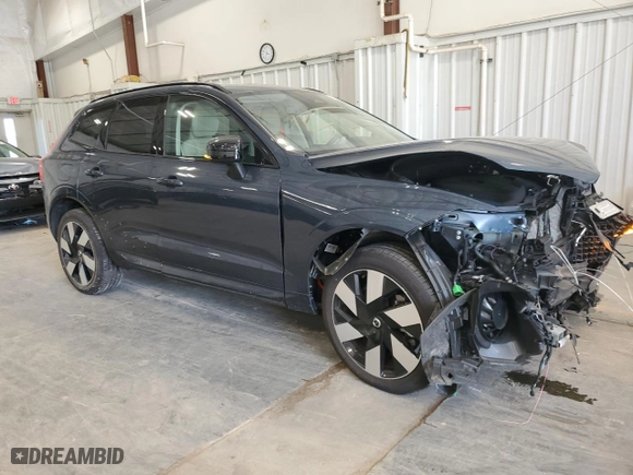 2024 Volvo XC60 Recharge Plug-In Hybrid Ultimate Dark Theme with VIN YV4H60DM6R1813569, listed as a Copart auction lot 68314074 with 8,841 mi miles and Salvage Title. Bid and sale history available at carsss.com. Image 4.