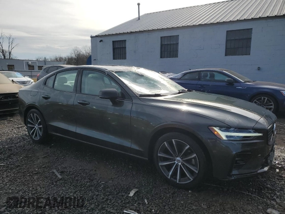 2021 Volvo S60 Momentum with VIN 7JR102TZ4MG113460, listed as a Copart auction lot 40216034 with 20,880 mi miles. Bid and sale history available at carsss.com. Image 4.
