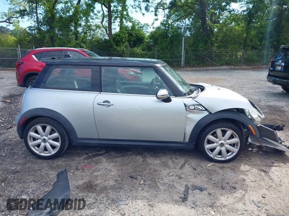 2007 MINI Hardtop S with VIN WMWMF73537TL88038, listed as a IAAI auction lot 42200252 with 70,603 mi miles and . Bid and sale history available at DreamBid. Image 14.