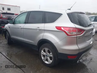 2013 Ford Escape SE with VIN 1FMCU0GX8DUD84074, listed as a IAAI auction lot 42003244 with 147,323 mi miles. Bid and sale history available at carsss.com. Image 3.