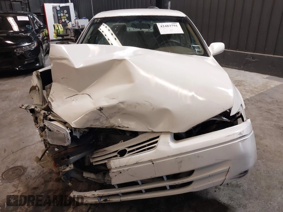 1999 Toyota Camry LE z VIN 4T1BG22K1XU888402, wystawiony jako IAAI lot #42483791 z przebiegiem 149 512 mil mil oraz . Historia ofert i sprzedaży dostępna na DreamBid. Obrazek 6.