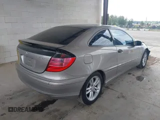 2003 Mercedes-Benz C 230 Kompressor с VIN WDBRN40JX3A510054, выставлен на аукционе IAAI как лот 41787452 с пробегом 237 506 миль миль и . История ставок и продаж доступна на DreamBid. Изображение 4.