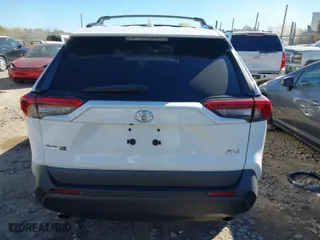 2019 Toyota RAV4 XLE with VIN 2T3W1RFV8KW031560, listed as a IAAI auction lot 40842107 with 111,168 mi miles. Bid and sale history available at carsss.com. Image 17.
