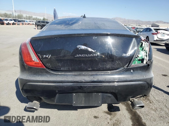 2015 Jaguar XJ z VIN SAJWA1CZ9F8V86796, wystawiony jako Copart lot #76458134 z przebiegiem Nie podano mil oraz Szkoda całkowita • Salvage title. Historia ofert i sprzedaży dostępna na DreamBid. Obrazek 6.