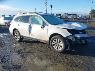 2018 Subaru Outback Premium with VIN 4S4BSAFC6J3325659, listed as a IAAI auction lot 41528086 with 111,428 mi miles. Bid and sale history available at carsss.com. Image 1.