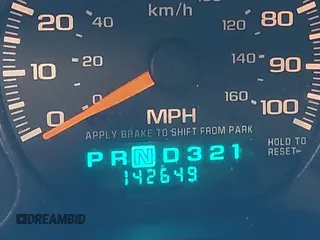 2000 GMC New Sierra 1500 SLE with VIN 1GTEK14T6YZ342215, listed as a IAAI auction lot 42023647 with 142,649 mi miles. Bid and sale history available at carsss.com. Image 16.
