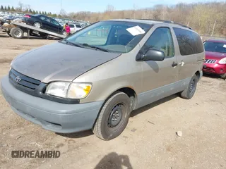 2001 Toyota Sienna LE with VIN 4T3ZF13C41U377591, listed as a IAAI auction lot 42065958 with 268,180 mi miles. Bid and sale history available at carsss.com. Image 2.