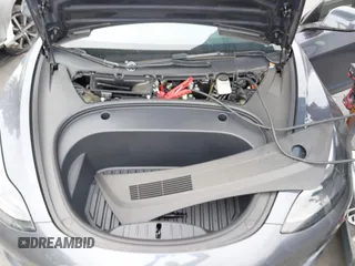 2023 Tesla Model 3 z VIN 5YJ3E1EAXPF403095, wystawiony jako IAAI lot #42151764 z przebiegiem 17 872 mil mil oraz . Historia ofert i sprzedaży dostępna na DreamBid. Obrazek 10.