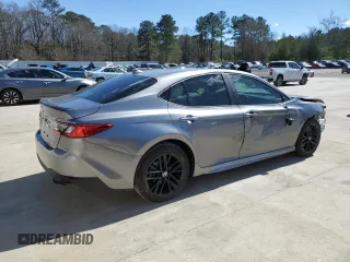 2025 Toyota Camry LE with VIN 4T1DAACK0SU580682, listed as a Copart auction lot 47941475 with 1,438 mi miles and Salvage Title. Bid and sale history available at carsss.com. Image 3.
