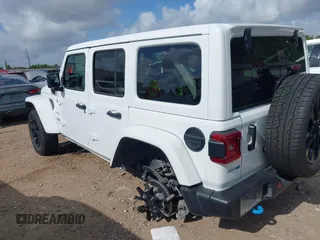 2024 Jeep Wrangler Sahara z VIN 1C4RJXP6XRW249035, wystawiony jako IAAI lot #42441640 z przebiegiem 34 128 mil mil oraz . Historia ofert i sprzedaży dostępna na DreamBid. Obrazek 3.
