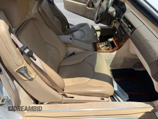 1999 Mercedes-Benz SL 500 z VIN WDBFA68F3XF176338, wystawiony jako Copart lot #58926205 z przebiegiem 46 967 mil mil oraz Tytuł czysty. Historia ofert i sprzedaży dostępna na DreamBid. Obrazek 5.