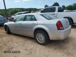 2005 Chrysler 300 300 z VIN 2C3JA43R25H544980, wystawiony jako Copart lot #55943375 z przebiegiem 67 298 mil mil oraz Szkoda całkowita • Salvage title. Historia ofert i sprzedaży dostępna na DreamBid. Obrazek 2.