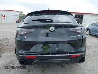 2024 Alfa Romeo Stelvio Veloce z VIN ZASPAKBN0R7D75947, wystawiony jako IAAI lot #42045255 z przebiegiem Nie podano mil oraz . Historia ofert i sprzedaży dostępna na DreamBid. Obrazek 17.