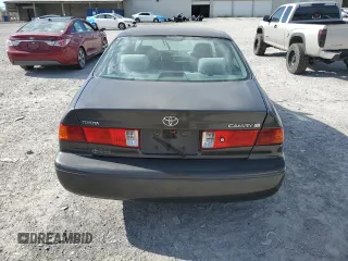 2000 Toyota Camry CE z VIN 4T1BG22KXYU995174, wystawiony jako Copart lot #50632255 z przebiegiem 181 584 mil mil oraz Czysty tytuł • Clean title. Historia ofert i sprzedaży dostępna na DreamBid. Obrazek 6.