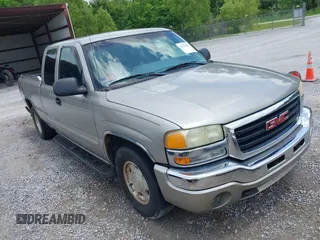 2003 GMC Sierra 1500 SLE z VIN 2GTEC19V031235718, wystawiony jako IAAI lot #42176836 z przebiegiem 225 599 mil mil oraz . Historia ofert i sprzedaży dostępna na DreamBid. Obrazek 1.