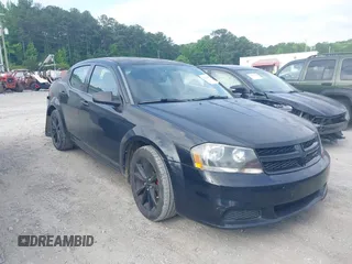 2014 Dodge Avenger SE z VIN 1C3CDZAG9EN104275, wystawiony jako IAAI lot #42311309 z przebiegiem 245 938 mil mil oraz . Historia ofert i sprzedaży dostępna na DreamBid. Obrazek 1.