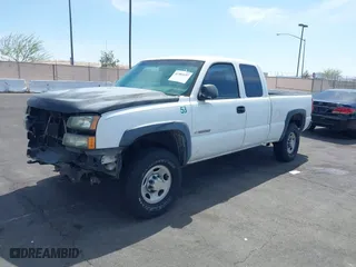 2007 Chevrolet Silverado 2500HD Classic Work Truck with VIN 1GCHC29U17E117109, listed as a IAAI auction lot 41981697 with 172,397 mi miles. Bid and sale history available at carsss.com. Image 21.