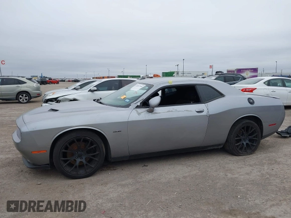 2017 Dodge Challenger R/T Shaker z VIN 2C3CDZBT3HH651390, wystawiony jako IAAI lot #41097999 z przebiegiem 128 289 mil mil oraz . Historia ofert i sprzedaży dostępna na DreamBid. Obrazek 6.