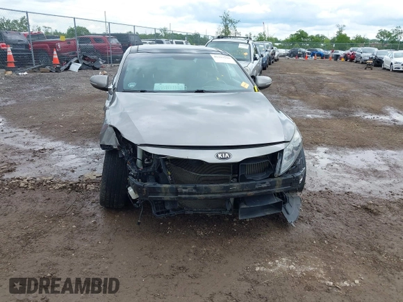 2013 Kia Optima SX z VIN 5XXGR4A65DG120332, wystawiony jako IAAI lot #42323216 z przebiegiem Nie podano mil oraz . Historia ofert i sprzedaży dostępna na DreamBid. Obrazek 6.