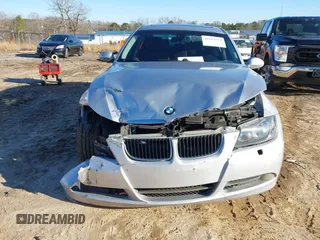 2006 BMW 3 Series 325i with VIN WBAVB13516KX40275, listed as a IAAI auction lot 41563739 with 185,783 mi miles. Bid and sale history available at carsss.com. Image 11.