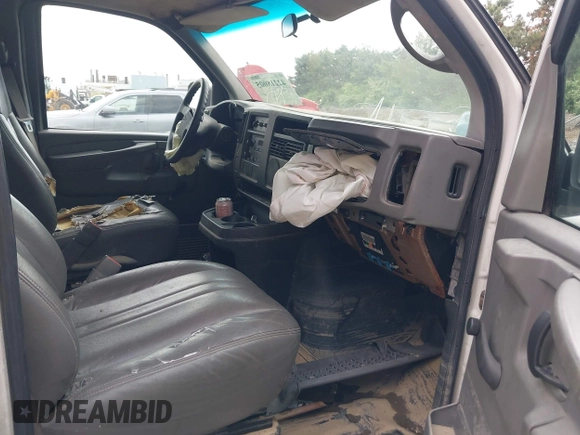 2005 Chevrolet Express Cargo with VIN 1GCFG15X951101878, listed as a IAAI auction lot 42218005 with 374,603 mi miles and . Bid and sale history available at DreamBid. Image 5.