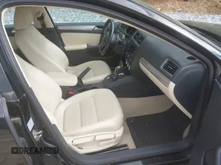 2015 Volkswagen Jetta SE z VIN 3VWD17AJ3FM252584, wystawiony jako IAAI lot #42257546 z przebiegiem 117 195 mil mil oraz . Historia ofert i sprzedaży dostępna na DreamBid. Obrazek 5.