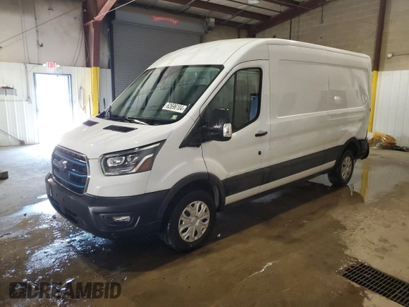 2022 Ford E-Transit Cargo z VIN 1FTBW9CK2NKA33103, wystawiony jako Copart lot #62696104 z przebiegiem 27 706 mil mil oraz Szkoda całkowita • Salvage title. Historia ofert i sprzedaży dostępna na DreamBid. Obrazek 1.
