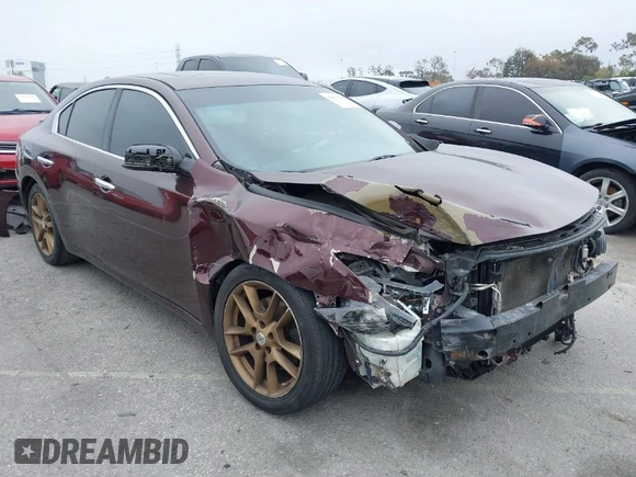 2014 Nissan Maxima S z VIN 1N4AA5AP5EC439085, wystawiony jako IAAI lot #41823382 z przebiegiem 131 218 mil mil oraz . Historia ofert i sprzedaży dostępna na DreamBid. Obrazek 1.