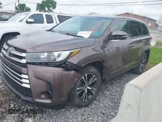 2018 Toyota Highlander LE с VIN 5TDBZRFH6JS812871, выставлен на аукционе IAAI как лот 42373213 с пробегом 33 024 миль миль и . История ставок и продаж доступна на DreamBid. Изображение 16.