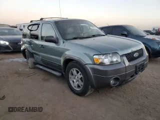 2005 Ford Escape XLT with VIN 1FMCU93105KD29752, listed as a Copart auction lot 73687754 with 199,362 mi miles and Salvage Title. Bid and sale history available at carsss.com. Image 4.