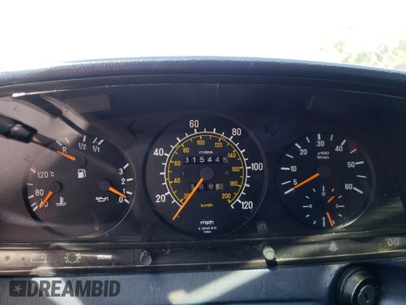 1983 Mercedes-Benz 300 D z VIN WDBAB33AXDB031298, wystawiony jako Copart lot #53799325 z przebiegiem 315 445 mil mil oraz Szkoda całkowita • Salvage title. Historia ofert i sprzedaży dostępna na DreamBid. Obrazek 9.