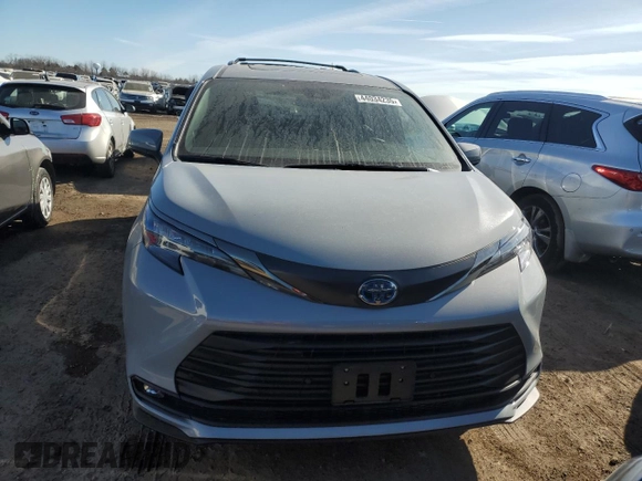 2024 Toyota Sienna LE with VIN 5TDCSKFC5RS123212, listed as a Copart auction lot 44034235 with 9,090 mi miles and Salvage Title. Bid and sale history available at carsss.com. Image 5.
