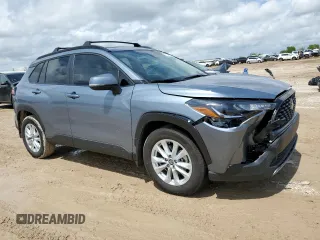 2024 Toyota Corolla Cross LE z VIN 7MUCAAAG4RV111324, wystawiony jako Copart lot #51144515 z przebiegiem 2 308 mil mil oraz Szkoda całkowita • Salvage title. Historia ofert i sprzedaży dostępna na DreamBid. Obrazek 4.