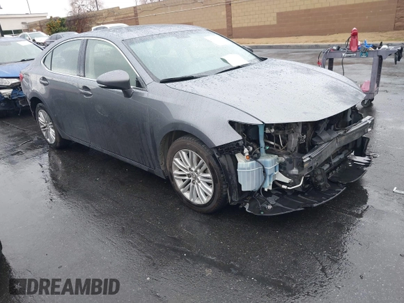 2013 Lexus ES 4dr Sdn with VIN JTHBK1GG1D2055528, listed as a IAAI auction lot 41781276 with 186,228 mi miles. Bid and sale history available at carsss.com. Image 1.