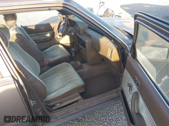 1985 Toyota Camry z VIN JT2SV12EXF0291360, wystawiony jako IAAI lot #42094530 z przebiegiem 426 444 mil mil oraz . Historia ofert i sprzedaży dostępna na DreamBid. Obrazek 5.