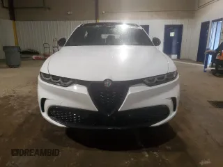 2024 Alfa Romeo Tonale Veloce z VIN ZASPATDW7R3056609, wystawiony jako Copart lot #86404064 z przebiegiem Nie podano mil oraz Szkody całkowita. Historia ofert i sprzedaży dostępna na DreamBid. Obrazek 5.