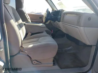 2004 Chevrolet Tahoe LS with VIN 1GNEC13T64J282970, listed as a IAAI auction lot 41879458 with 205,952 mi miles. Bid and sale history available at carsss.com. Image 5.