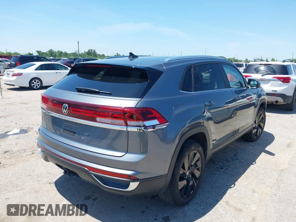 2024 Volkswagen Atlas SE z VIN 1V2JE2CA2RC217260, wystawiony jako IAAI lot #42178259 z przebiegiem 30 640 mil mil oraz . Historia ofert i sprzedaży dostępna na DreamBid. Obrazek 4.