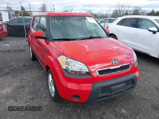 2011 Kia Soul + with VIN KNDJT2A24B7196638, listed as a IAAI auction lot 41741111 with 92,276 mi miles. Bid and sale history available at carsss.com. Image 6.