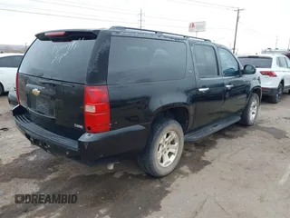 2007 Chevrolet Suburban LTZ with VIN 1GNFC16007J317898, listed as a IAAI auction lot 41560031 with 271,370 mi miles. Bid and sale history available at carsss.com. Image 4.
