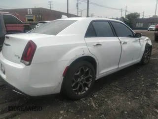 2016 Chrysler 300 S z VIN 2C3CCAGG1GH274296, wystawiony jako IAAI lot #40455490 z przebiegiem 142 235 mil mil oraz . Historia ofert i sprzedaży dostępna na DreamBid. Obrazek 4.