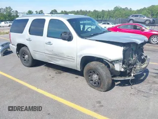 2011 GMC Yukon Denali with VIN 1GKS2EEF8BR346281, listed as a IAAI auction lot 42076037 with 264,311 mi miles. Bid and sale history available at carsss.com. Image 1.