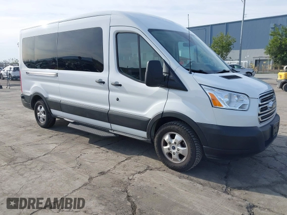 2019 Ford Transit Passenger XL with VIN 1FBAX2CM8KKA99530, listed as a IAAI auction lot 41664660 with 33,044 mi miles. Bid and sale history available at carsss.com. Image 1.
